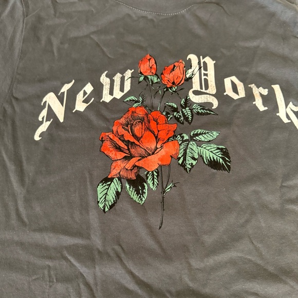 Rebellious One Juniors' New York Rose Graphic Cotton T-Shirt Size Small NWT - Picture 4 of 9